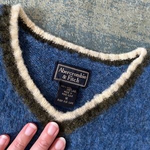 Abercrombie Wool V-Neck Sweater - Womens (M)